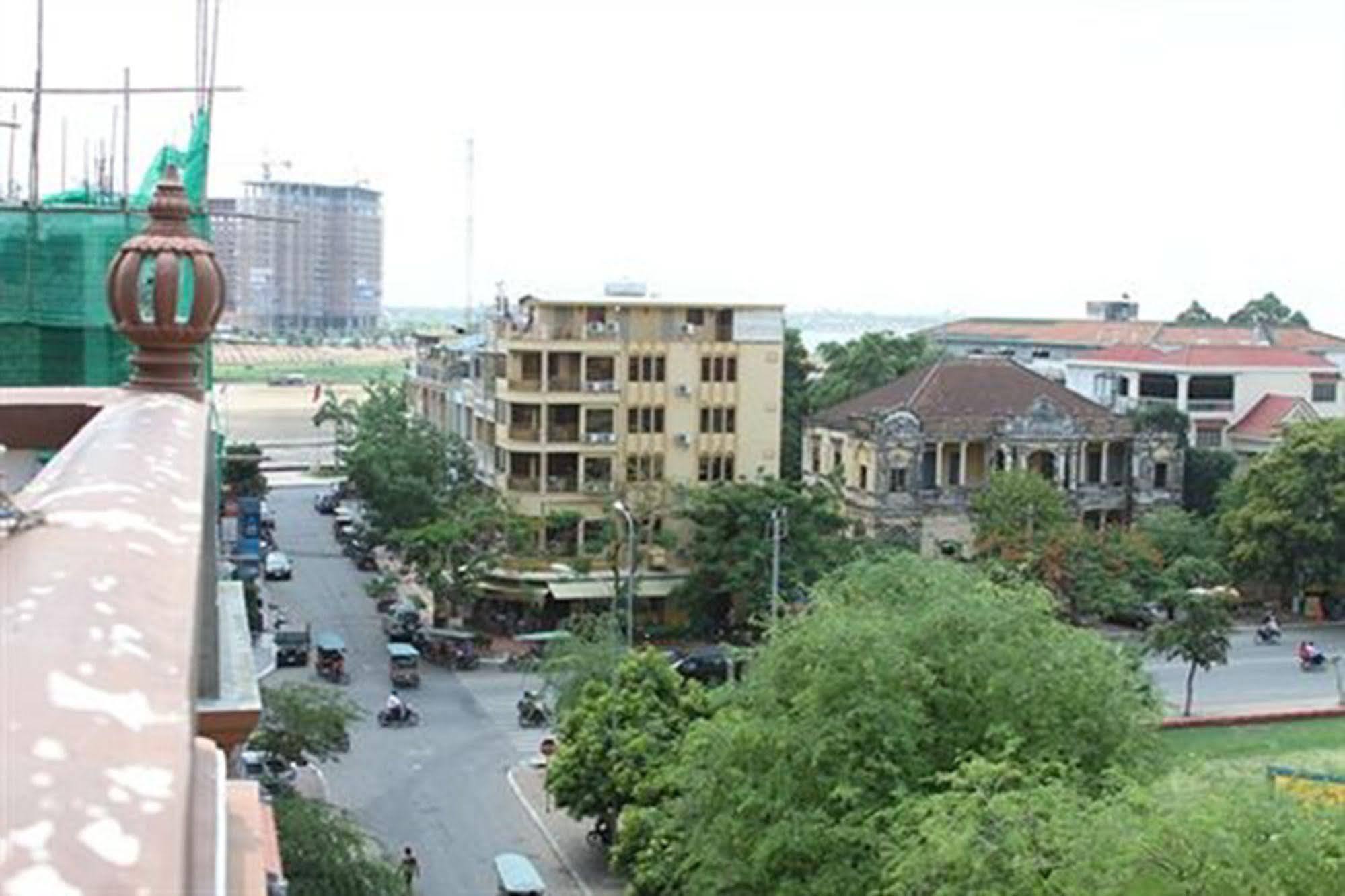 Sky - 50m To Museum And Riverside Bed & Breakfast Phnom Penh