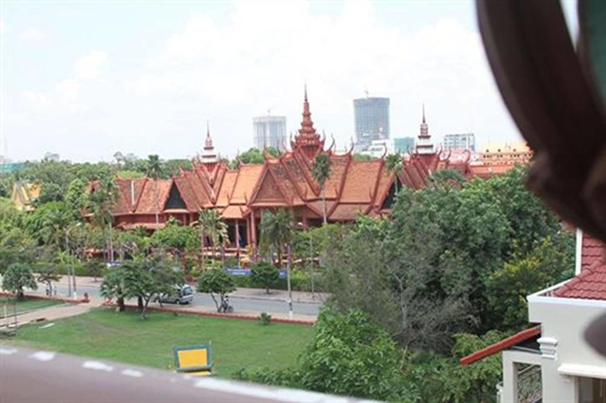 Sky - 50m To Museum And Riverside Bed & Breakfast Phnom Penh