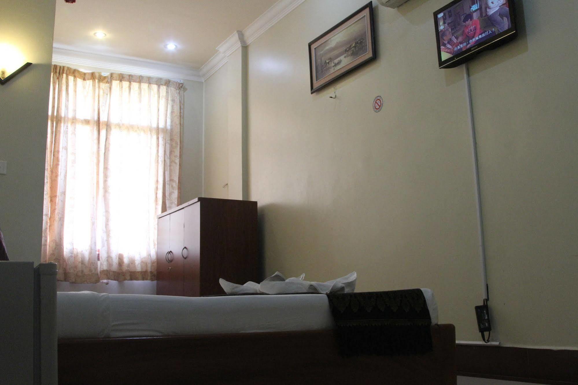 Sky - 50m To Museum And Riverside Bed & Breakfast Phnom Penh